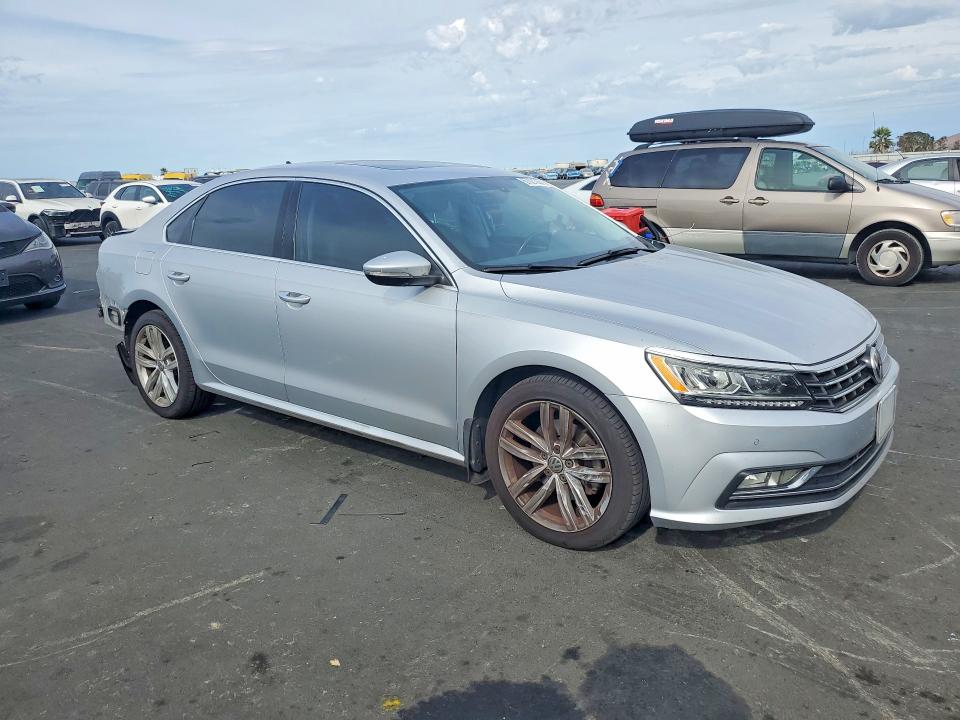 2018 Volkswagen Passat მანქანა იყიდება აუქციონზე, vin: 1VWBA7A33JC016732, აუქციონის ნომერი: 67021366