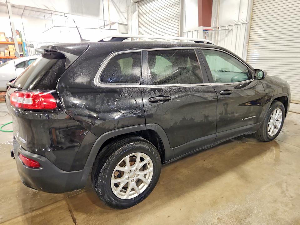 66422106 :رقم المزاد ، 1C4PJMCS1FW773842 vin ، 2015 Jeep Cherokee مزاد بيع