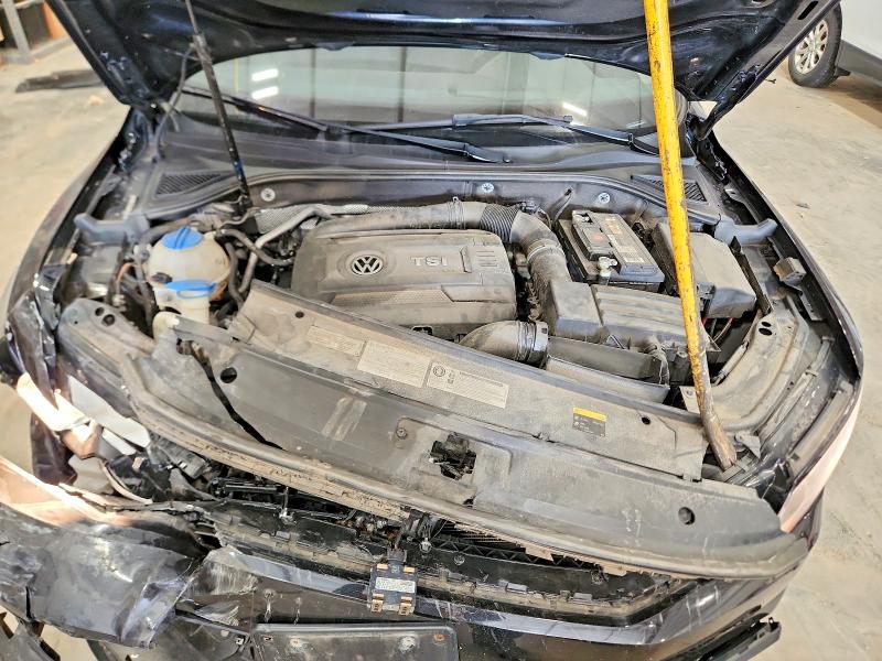 66071006 :رقم المزاد ، 1VWAT7A38HC045238 vin ، 2017 Volkswagen Passat مزاد بيع