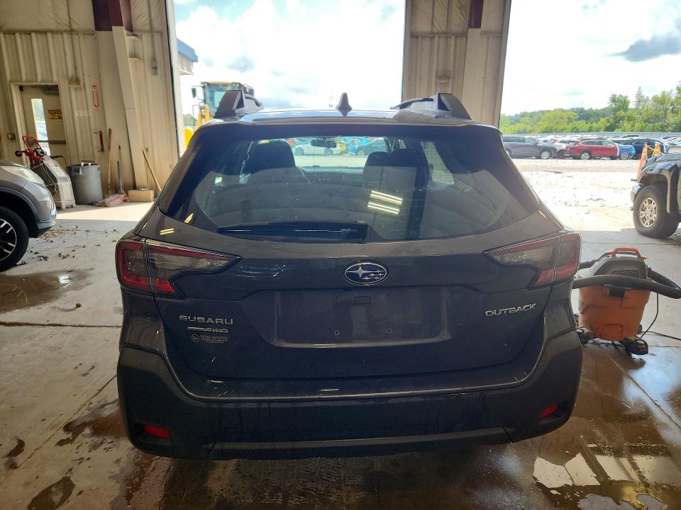 63533326 :رقم المزاد ، 4S4BTAAC6P3105371 vin ، 2023 Subaru Outback مزاد بيع