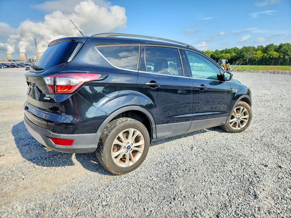Продаж на аукціоні авто 2017 Ford Escape, vin: 1FMCU0GD4HUA84110, номер лоту: 63784266