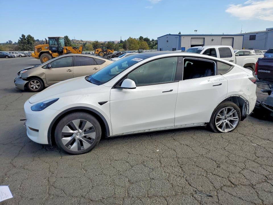 Продажа на аукционе авто 2023 Tesla Model Y, vin: 7SAYGDEE5PF738370, номер лота: 64132506