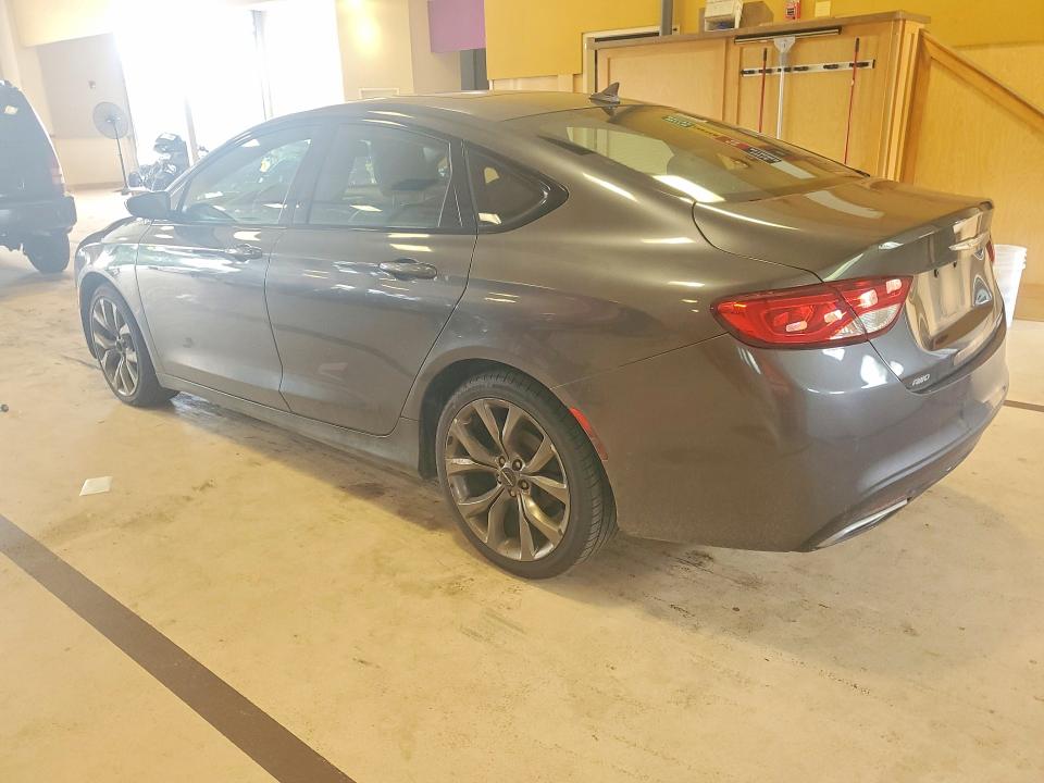 67060476 :رقم المزاد ، 1C3CCCDG9FN624246 vin ، 2015 Chrysler 200 مزاد بيع