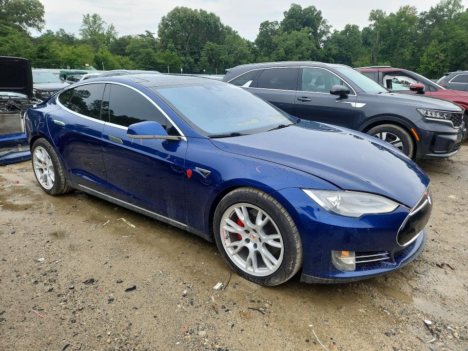 64894436 :رقم المزاد ، 5YJSA4H43FF089996 vin ، 2015 Tesla Model S مزاد بيع