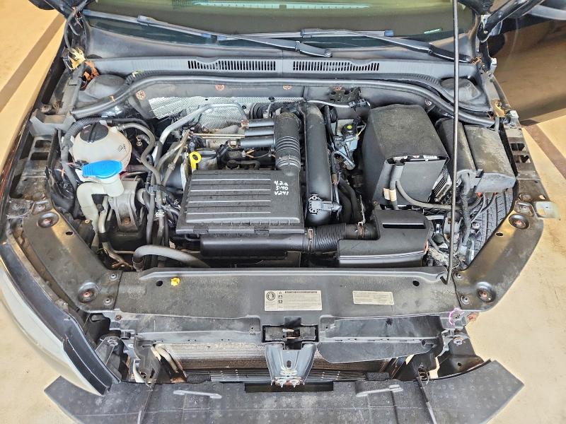 63025156 :رقم المزاد ، 3VW2B7AJ9HM395868 vin ، 2017 Volkswagen Jetta مزاد بيع