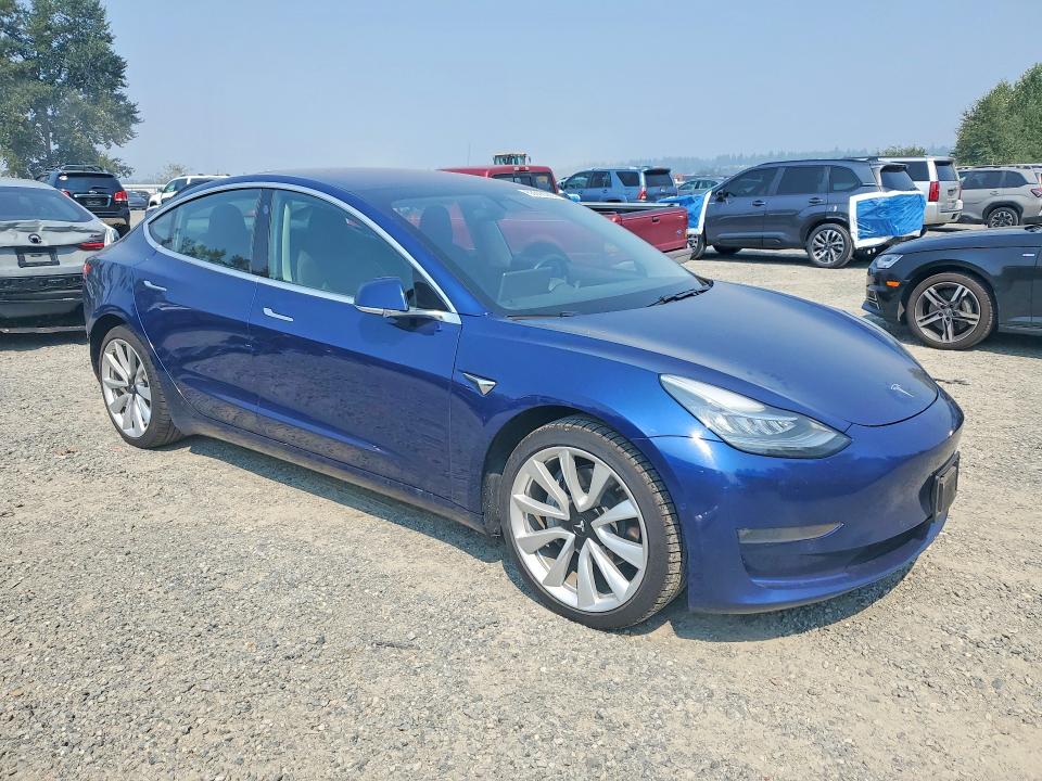63608086 :رقم المزاد ، 5YJ3E1EA1JF076013 vin ، 2018 Tesla Model 3 مزاد بيع