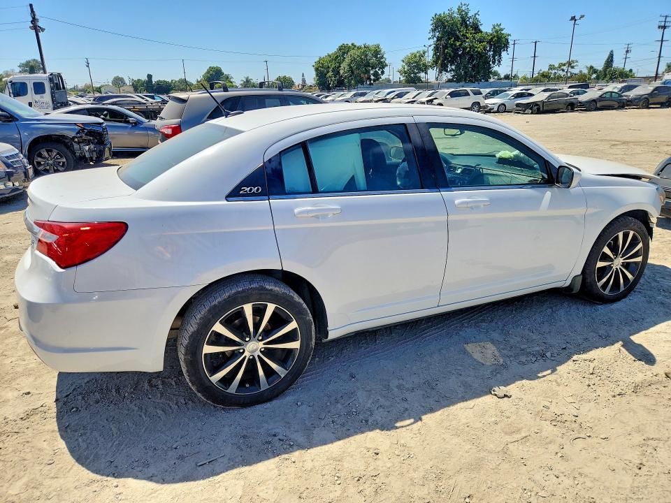 63740446 :رقم المزاد ، 1C3CCBBB7DN550257 vin ، 2013 Chrysler 200 مزاد بيع