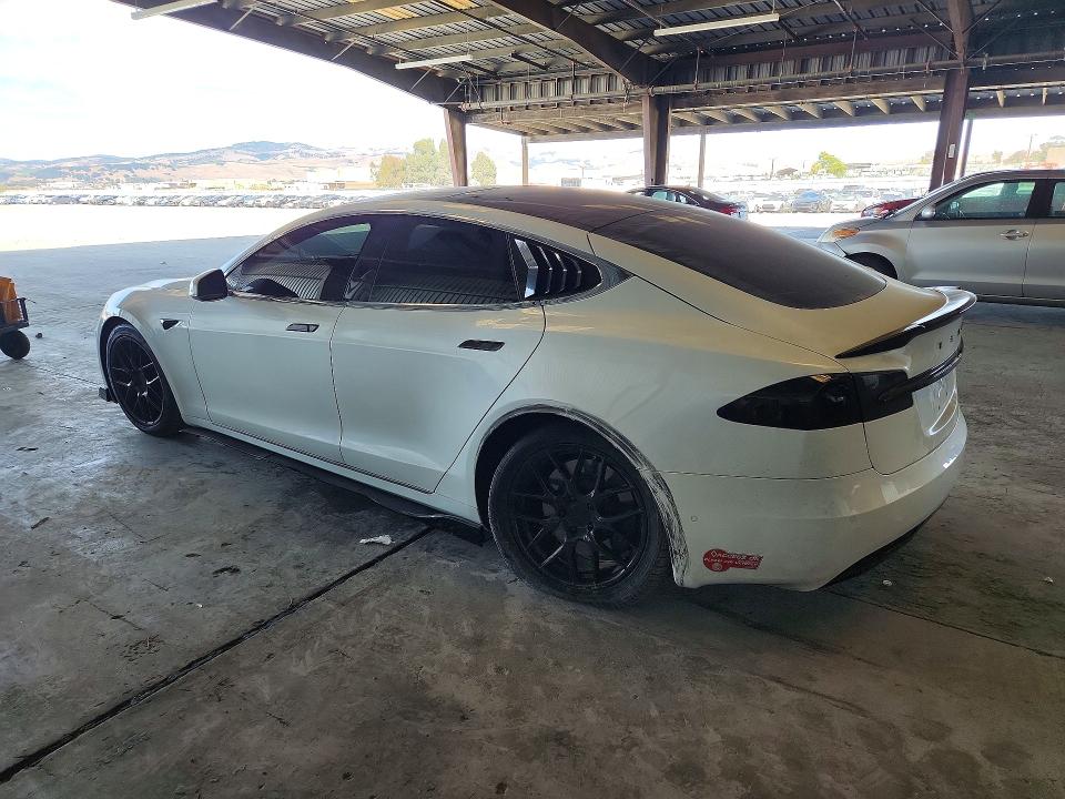 63148716 :رقم المزاد ، 5YJSA1E27HF197168 vin ، 2017 Tesla Model S مزاد بيع