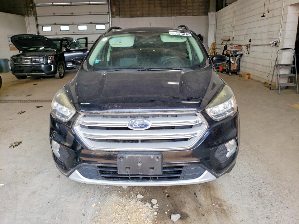 64497826 :رقم المزاد ، 1FMCU9GD5JUB15990 vin ، 2018 Ford Escape مزاد بيع