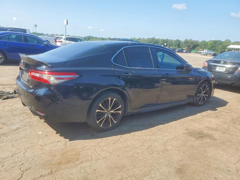 2018 Toyota Camry მანქანა იყიდება აუქციონზე, vin: 4T1B11HK2JU592086, აუქციონის ნომერი: 63813456