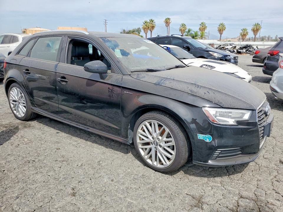 Продаж на аукціоні авто 2018 Audi A3, vin: WAUUPBFF3JA058164, номер лоту: 64848136