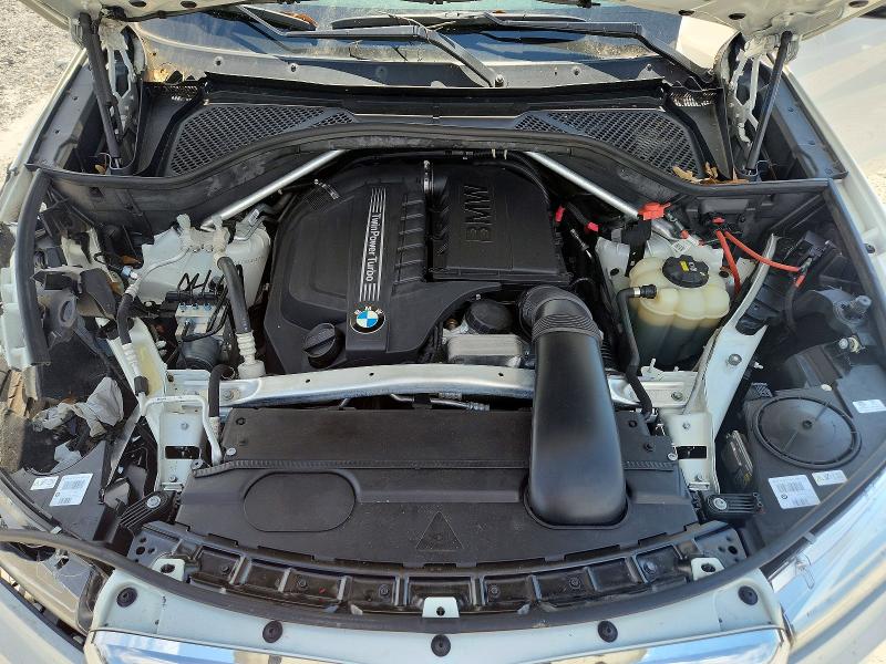 65138466 :رقم المزاد ، 5UXKR2C37H0X04240 vin ، 2017 Bmw X5 مزاد بيع