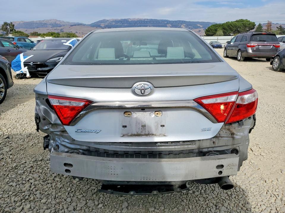 65486906 :رقم المزاد ، 4T1BF1FK1HU402678 vin ، 2017 Toyota Camry مزاد بيع