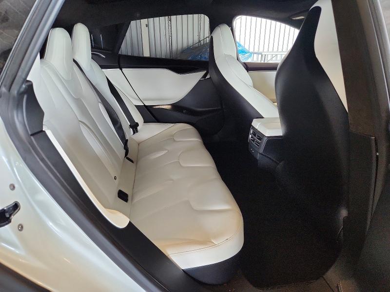 63148716 :رقم المزاد ، 5YJSA1E27HF197168 vin ، 2017 Tesla Model S مزاد بيع