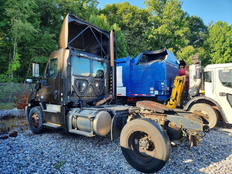 66001196 :رقم المزاد ، 1FUBGBDV2HLHH2362 vin ، 2017 Freightliner Cascadia 113 مزاد بيع