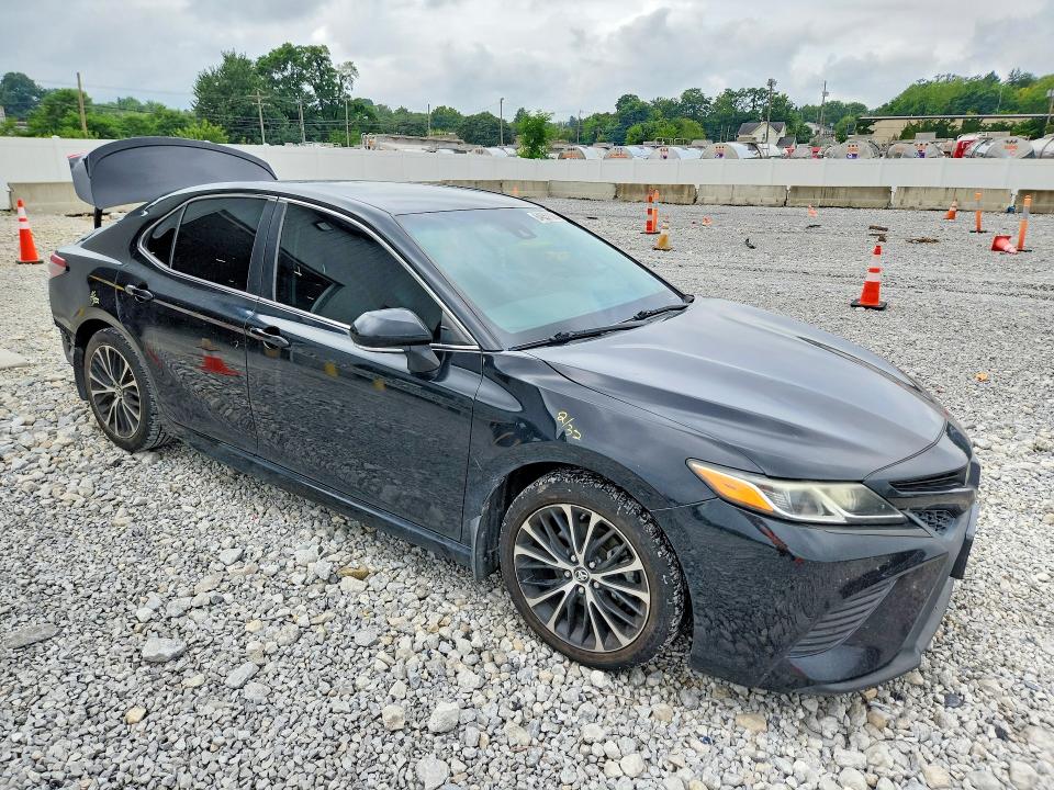 Продажа на аукционе авто 2018 Toyota Camry, vin: 4T1B11HK0JU040621, номер лота: 64657136