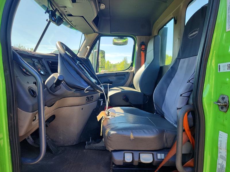 62761796 :رقم المزاد ، 3AKJGEDR1JDKC8706 vin ، 2018 Freightliner Cascadia 125 مزاد بيع