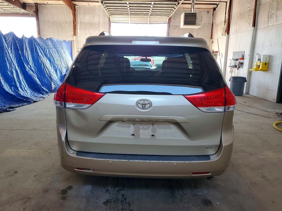 2013 Toyota Sienna მანქანა იყიდება აუქციონზე, vin: 5TDYK3DC6DS404703, აუქციონის ნომერი: 63640276