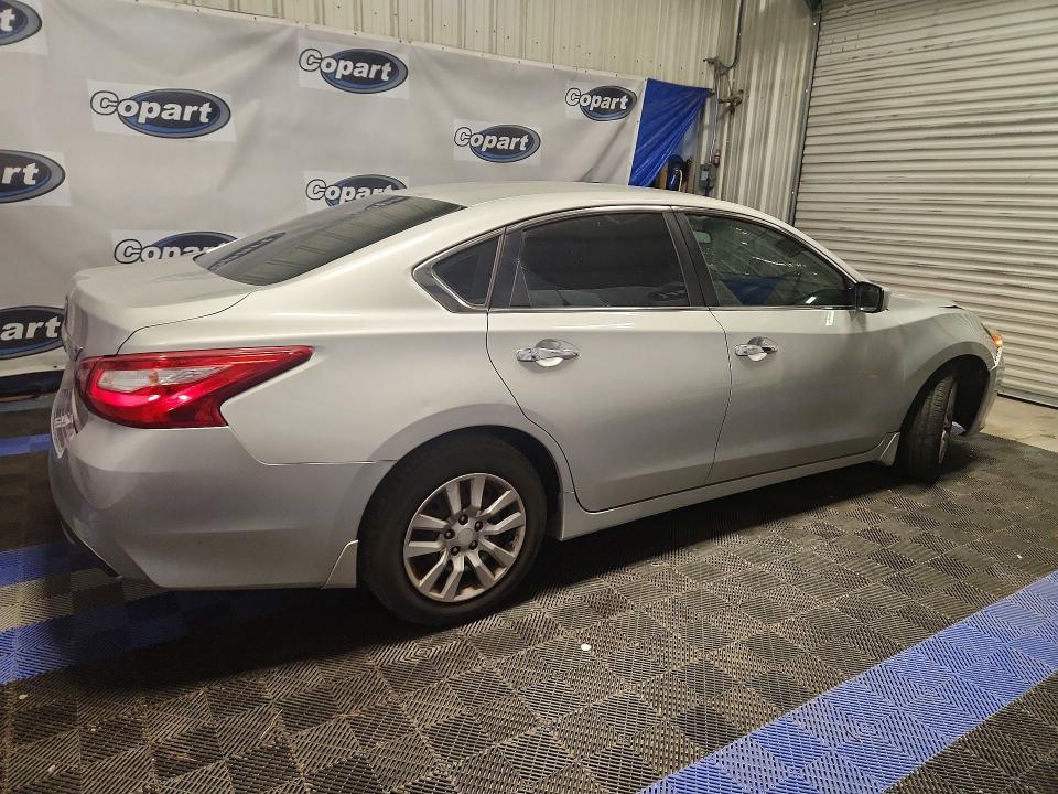 2017 Nissan Altima მანქანა იყიდება აუქციონზე, vin: 1N4AL3AP0HC268460, აუქციონის ნომერი: 65366736