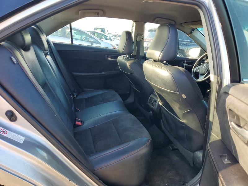 64401156 :رقم المزاد ، 4T1BF1FK0FU114888 vin ، 2015 Toyota Camry مزاد بيع