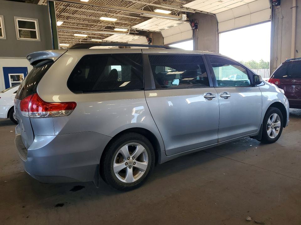65324506 :رقم المزاد ، 5TDKK3DCXBS109929 vin ، 2011 Toyota Sienna مزاد بيع