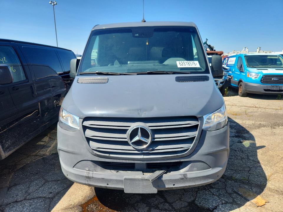 62818576 :رقم المزاد ، W1W4DBHY5MT047593 vin ، 2021 Mercedes-benz Sprinter مزاد بيع