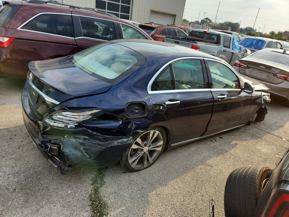 2016 Mercedes-benz C მანქანა იყიდება აუქციონზე, vin: 55SWF4JB9GU149887, აუქციონის ნომერი: 67174166
