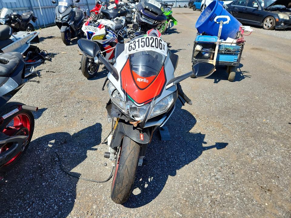 63150206 :رقم المزاد ، ZD4KEU005HS000274 vin ، 2017 Aprilia Rsv4 مزاد بيع