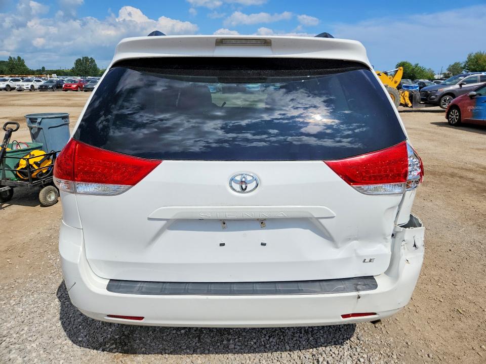 64542876 :رقم المزاد ، 5TDKK3DC1ES476948 vin ، 2014 Toyota Sienna مزاد بيع