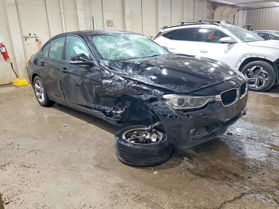 62231226 :رقم المزاد ، WBA3C1C59EK116145 vin ، 2014 Bmw 328 مزاد بيع