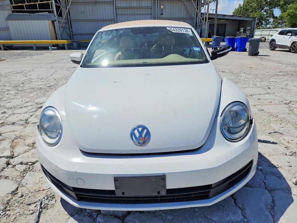 64339136 :رقم المزاد ، 3VW5X7AT7DM828419 vin ، 2013 Volkswagen Beetle مزاد بيع