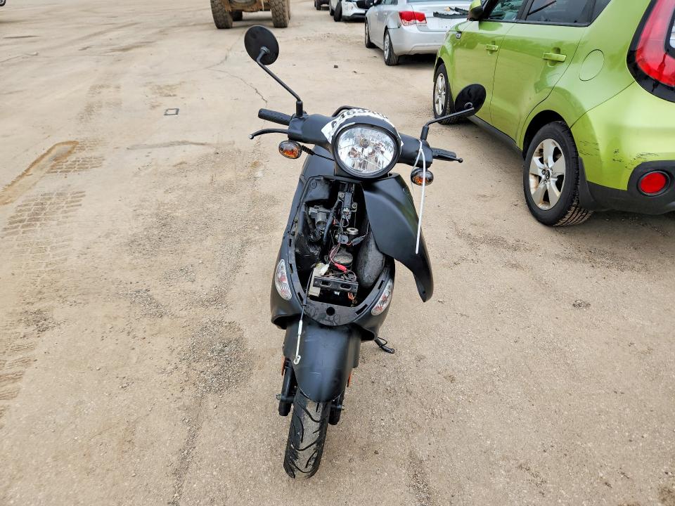 64634096 :رقم المزاد ، RFVPAC900M1005608 vin ، 2021 Genuine Scooter Co. Buddy مزاد بيع