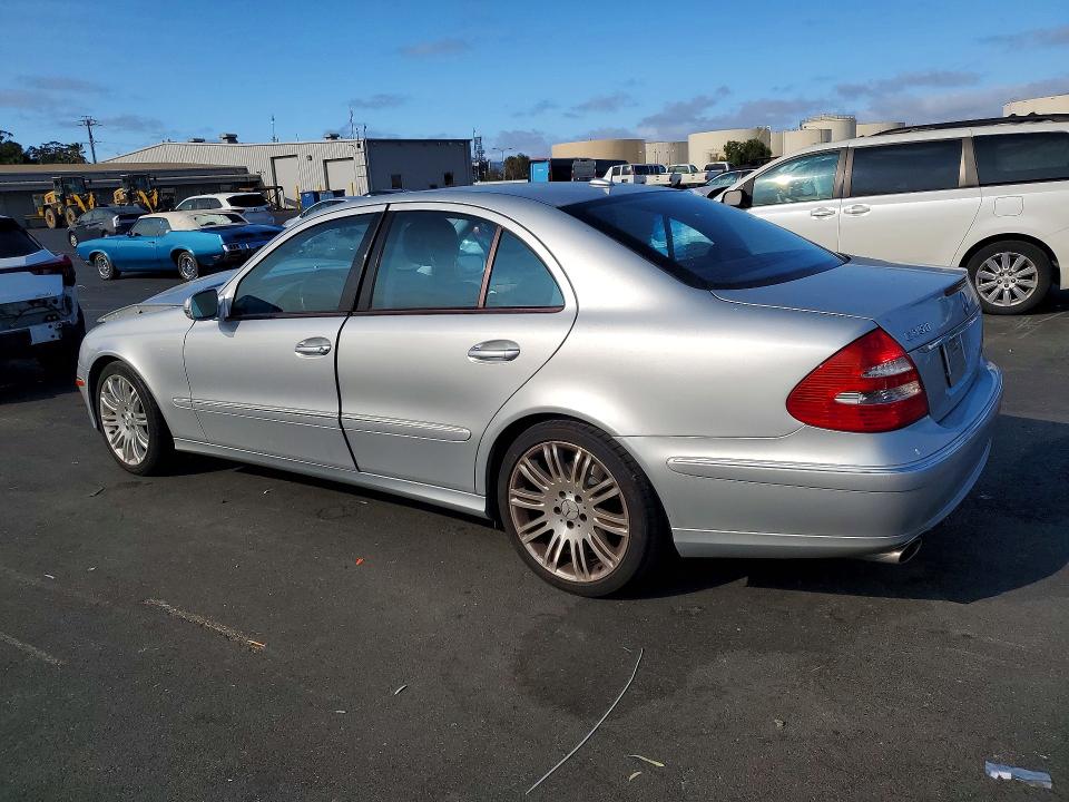 67204086 :رقم المزاد ، WDBUF56X37B070722 vin ، 2007 Mercedes-benz E مزاد بيع