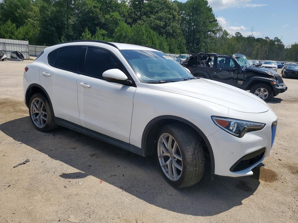 Продаж на аукціоні авто 2018 Alfa Romeo Stelvio, vin: ZASFAKNN6J7C10688, номер лоту: 64678216