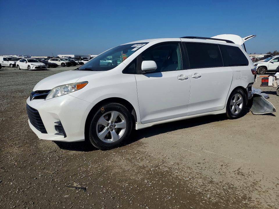 2018 Toyota Sienna მანქანა იყიდება აუქციონზე, vin: 5TDKZ3DC4JS933810, აუქციონის ნომერი: 67163736