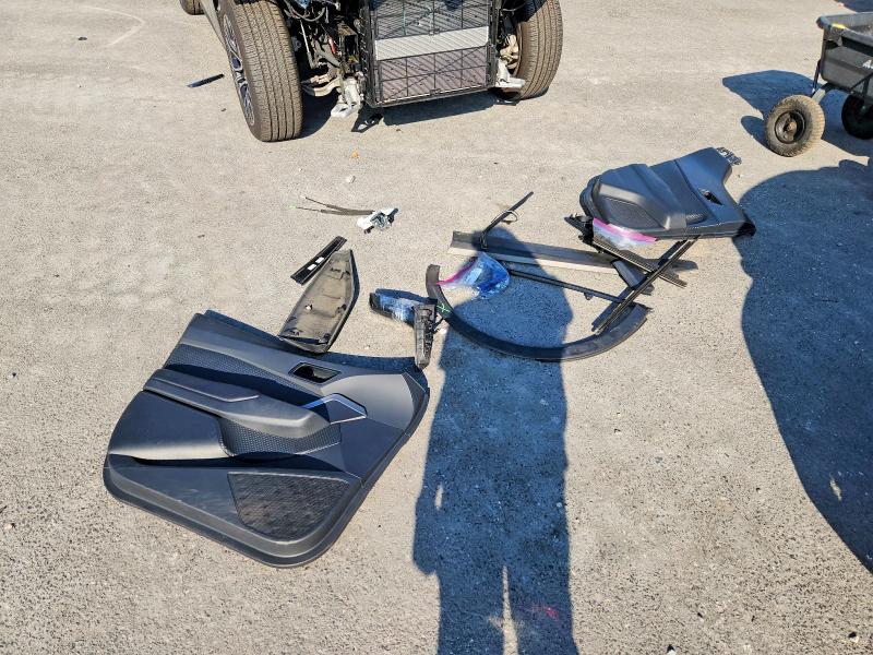 65660216 :رقم المزاد ، NMTKHMBX7KR078261 vin ، 2019 Toyota C-hr مزاد بيع