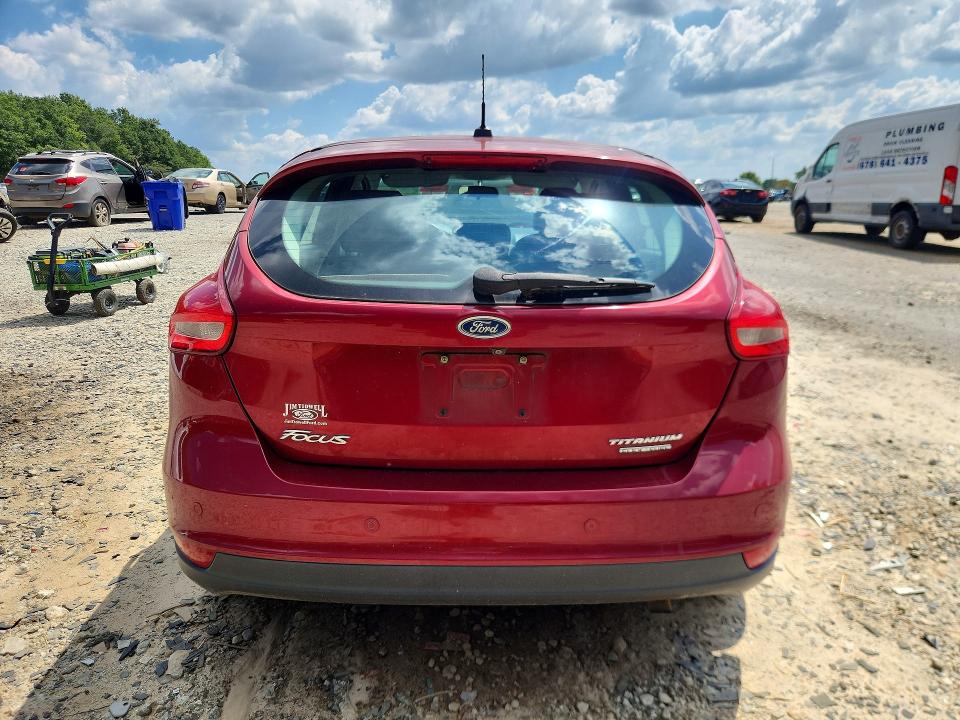 66092216 :رقم المزاد ، 1FADP3N28FL321483 vin ، 2015 Ford Focus مزاد بيع
