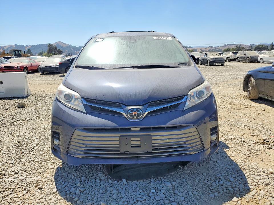 66114906 :رقم المزاد ، 5TDYZ3DC8JS928331 vin ، 2018 Toyota Sienna مزاد بيع