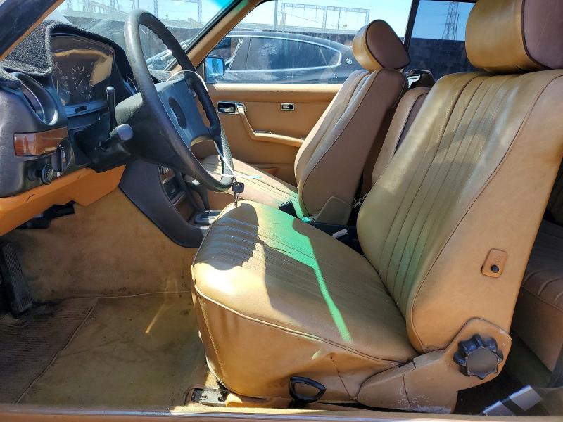 67355296 :رقم المزاد ، WDBAB53AXDB003870 vin ، 1983 Mercedes-benz 300 مزاد بيع