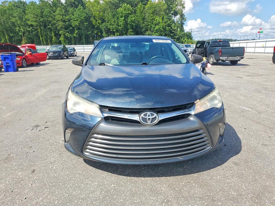 64017606 :رقم المزاد ، 4T4BF1FK2GR570091 vin ، 2016 Toyota Camry مزاد بيع