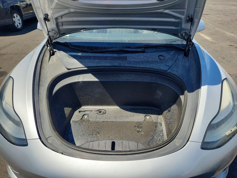 65583836 :رقم المزاد ، 5YJ3E1EA0JF050132 vin ، 2018 Tesla Model 3 مزاد بيع