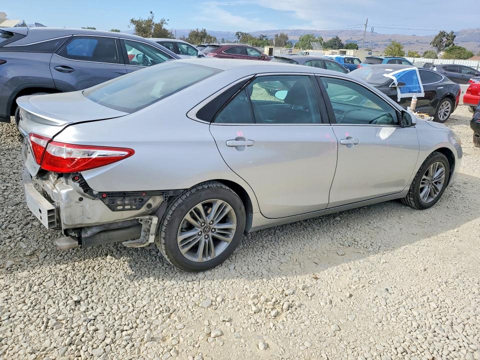 65486906 :رقم المزاد ، 4T1BF1FK1HU402678 vin ، 2017 Toyota Camry مزاد بيع