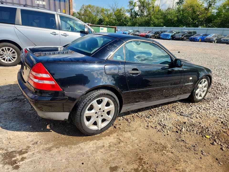 66011376 :رقم المزاد ، WDBKK47F7XF120338 vin ، 1999 Mercedes-benz Slk مزاد بيع
