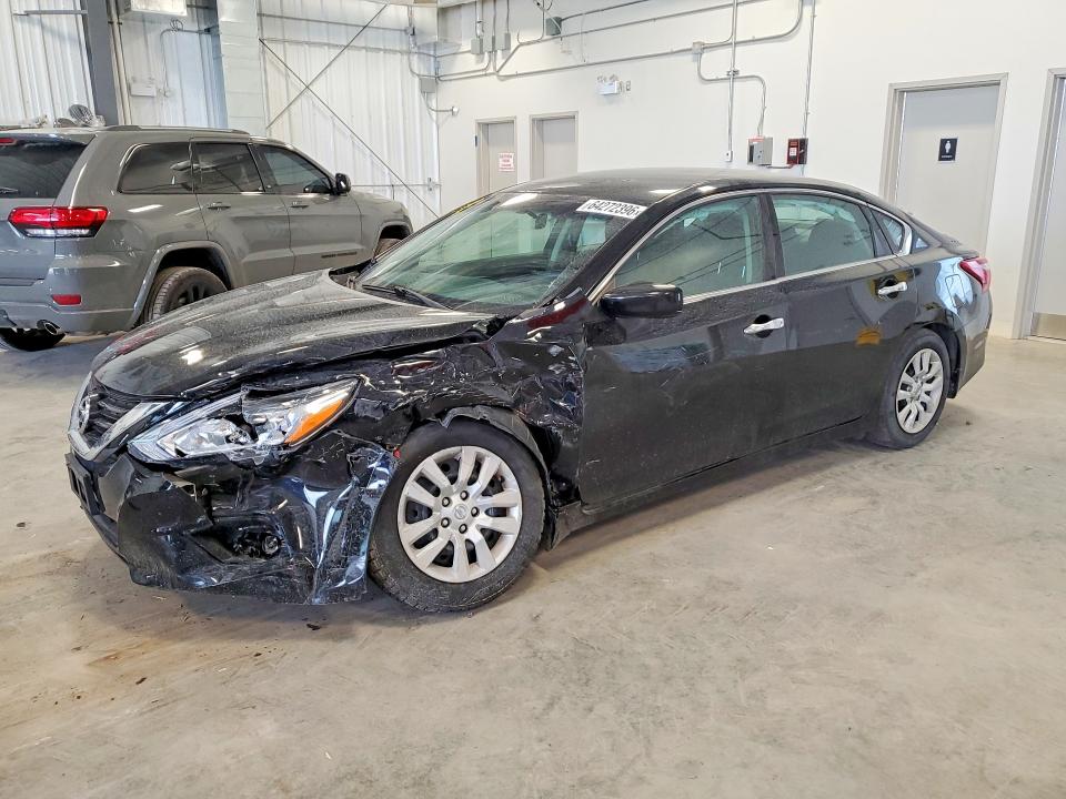 Продаж на аукціоні авто 2018 Nissan Altima, vin: 1N4AL3AP9JC179833, номер лоту: 64272396