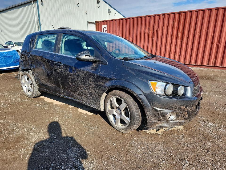 65415926 :رقم المزاد ، 1G1JC6SH2F4192534 vin ، 2015 Chevrolet Sonic مزاد بيع