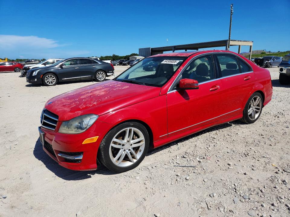 2014 Mercedes-benz C მანქანა იყიდება აუქციონზე, vin: WDDGF8AB5EA936103, აუქციონის ნომერი: 64589006