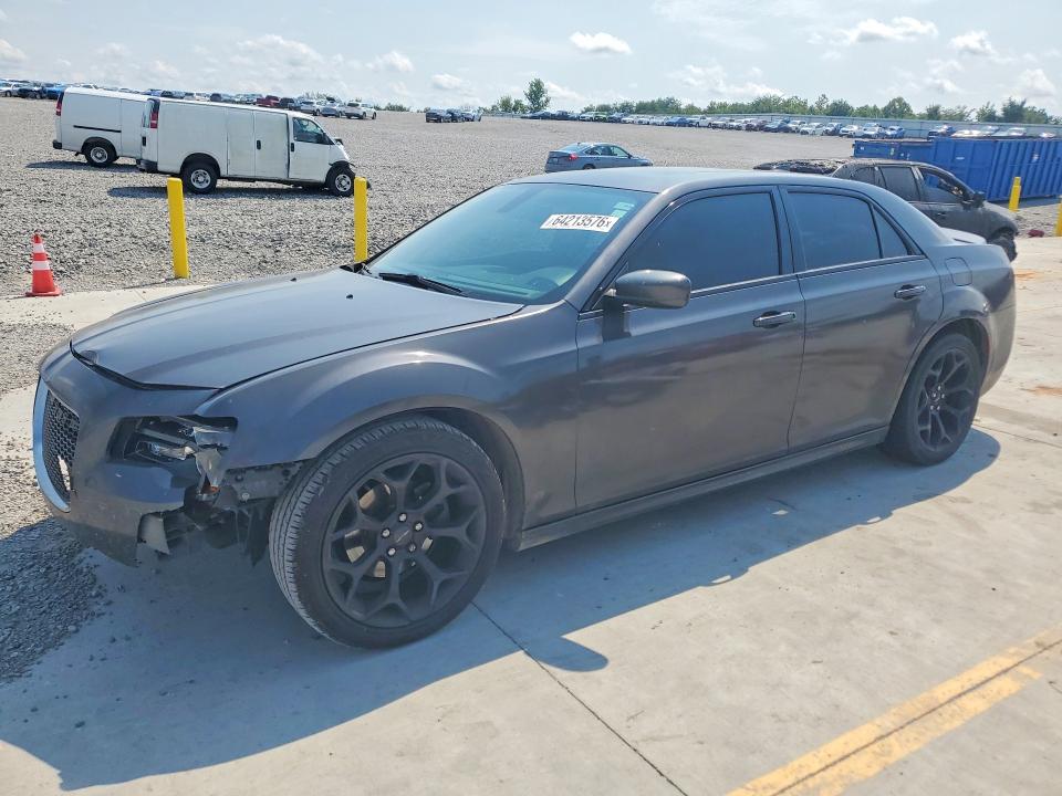 64213576 :رقم المزاد ، 2C3CCABGXJH228898 vin ، 2018 Chrysler 300 مزاد بيع