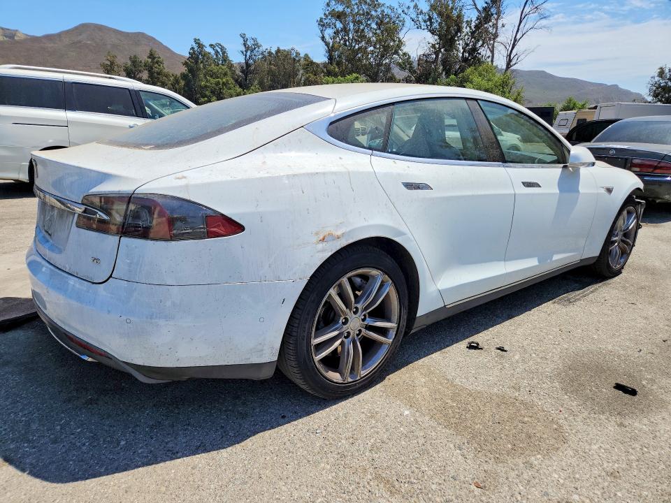 63801626 :رقم المزاد ، 5YJSA1E14FF109133 vin ، 2015 Tesla Model S مزاد بيع