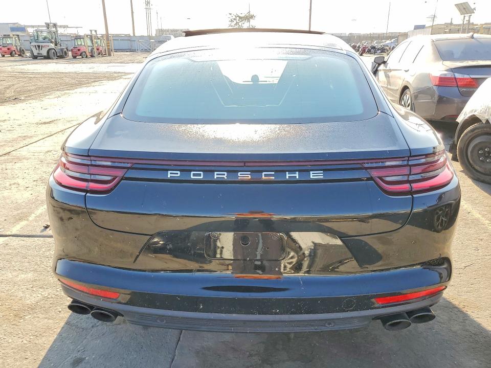 64590066 :رقم المزاد ، WP0AA2A76JL119647 vin ، 2018 Porsche Panamera مزاد بيع