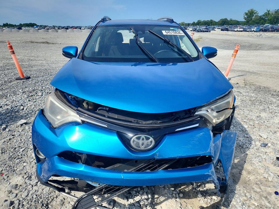 Продаж на аукціоні авто 2017 Toyota Rav4, vin: JTMWFREV6HJ712701, номер лоту: 64510836